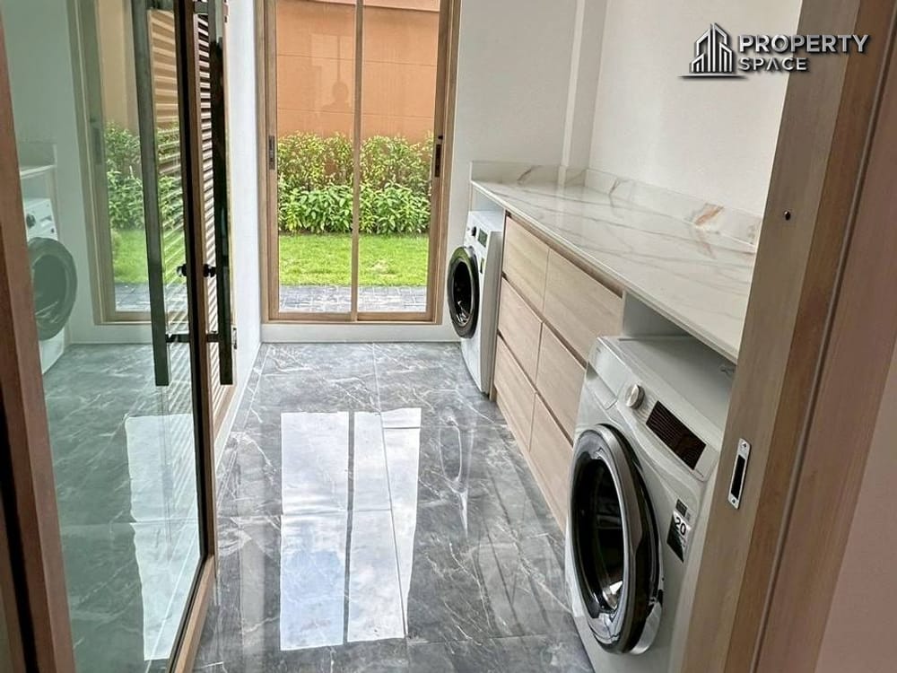 Luxury 4 Bedroom Modern Pool Villa in Baan Mae Bibury East Pattaya Image 10