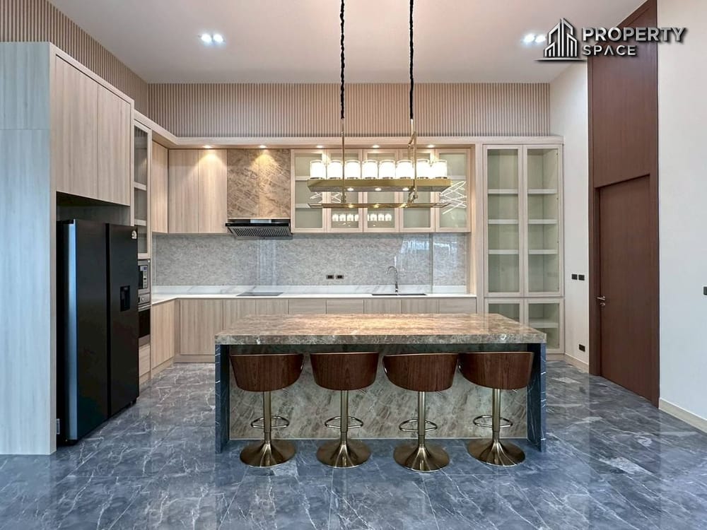 Luxury 4 Bedroom Modern Pool Villa in Baan Mae Bibury East Pattaya Image 4