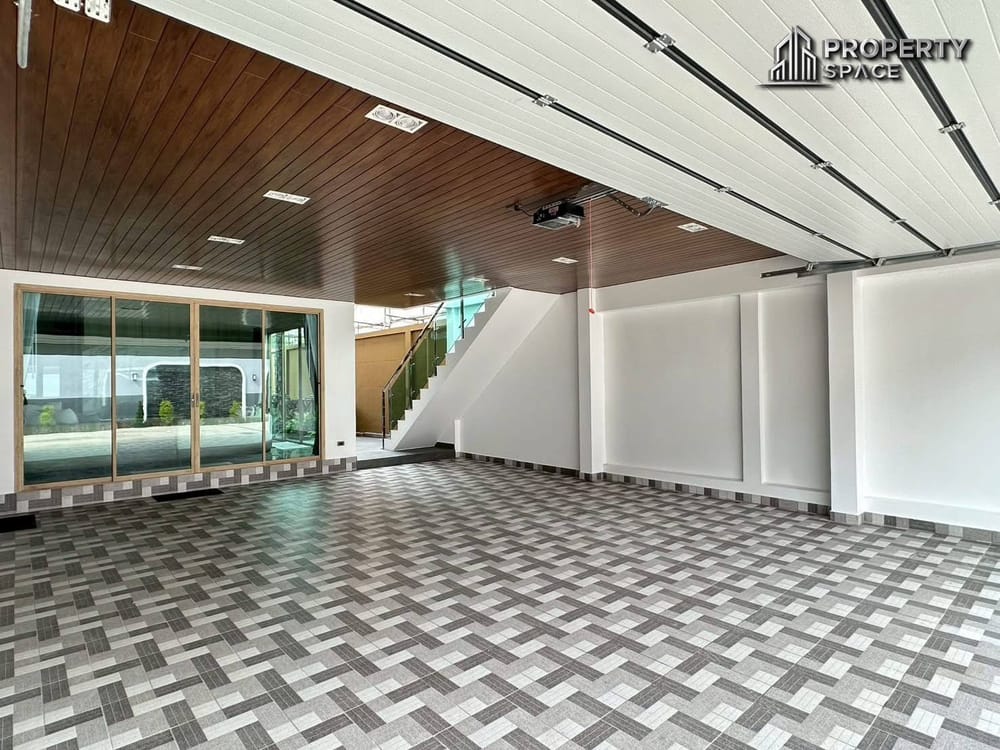 Luxury 4 Bedroom Modern Pool Villa in Baan Mae Bibury East Pattaya Image 25