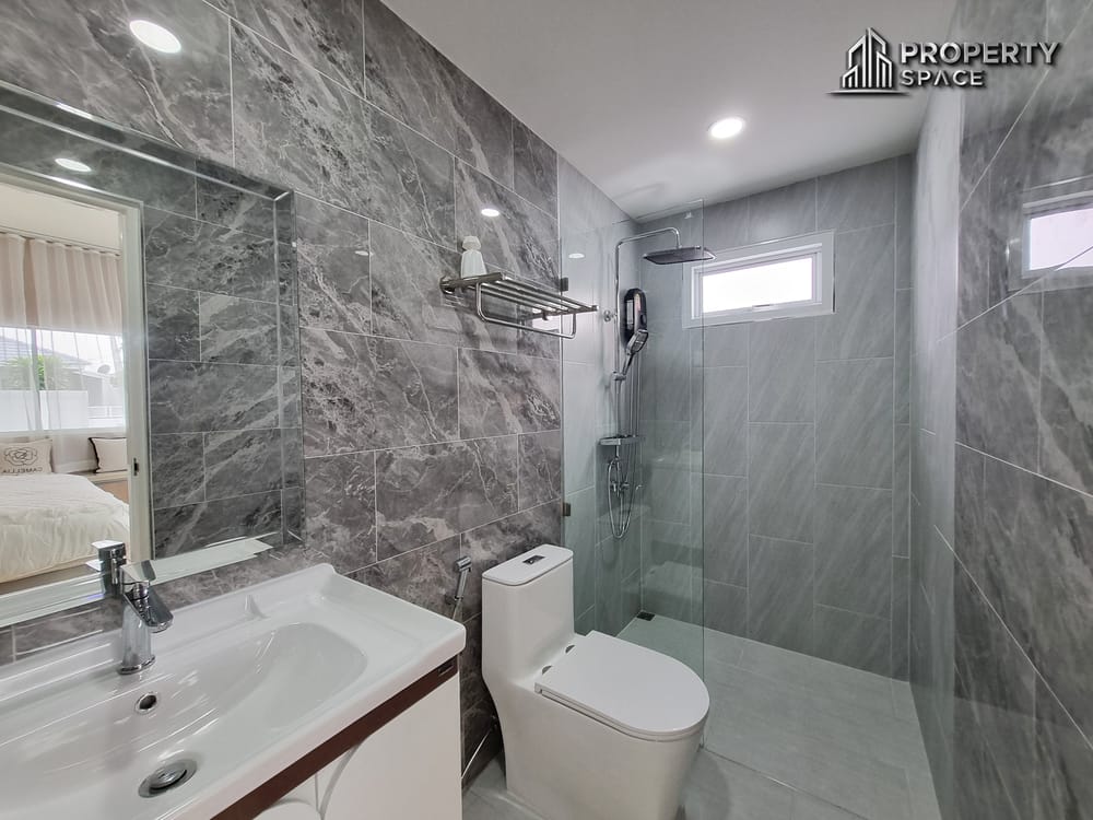 Brand New 3 Bedroom House With Big Garden In Raviporn Village Pattaya Image 19