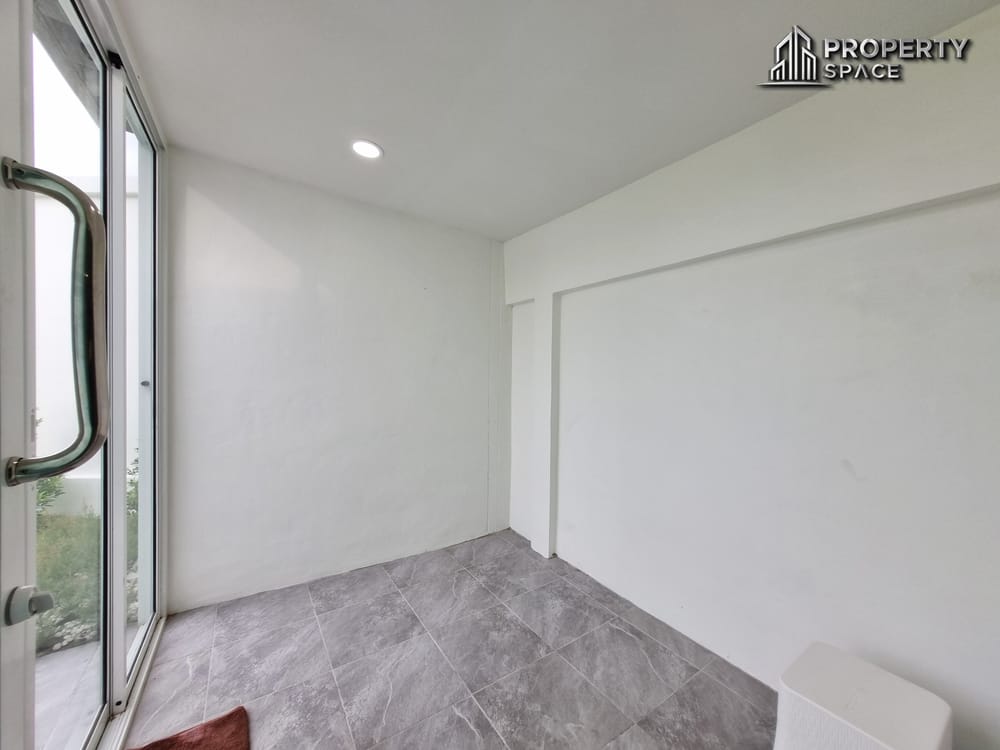 Brand New 3 Bedroom House With Big Garden In Raviporn Village Pattaya Image 31