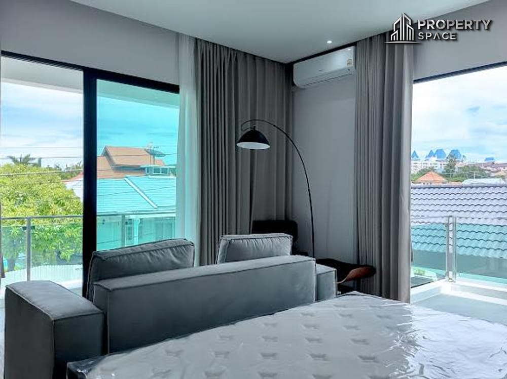 Prime Location! Modern 2 Story 5 bedroom Pool Villa In Grand Jomtien Villa Pattaya Image 10