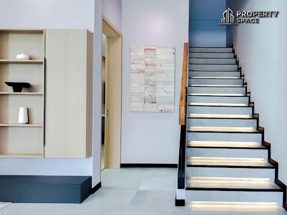 Prime Location! Modern 2 Story 5 bedroom Pool Villa In Grand Jomtien Villa Pattaya Image 8