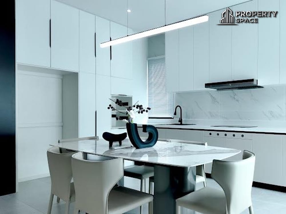 Prime Location! Modern 2 Story 5 bedroom Pool Villa In Grand Jomtien Villa Pattaya Image 6