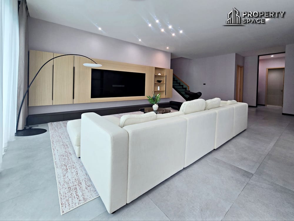 Prime Location! Modern 2 Story 5 bedroom Pool Villa In Grand Jomtien Villa Pattaya Image 5