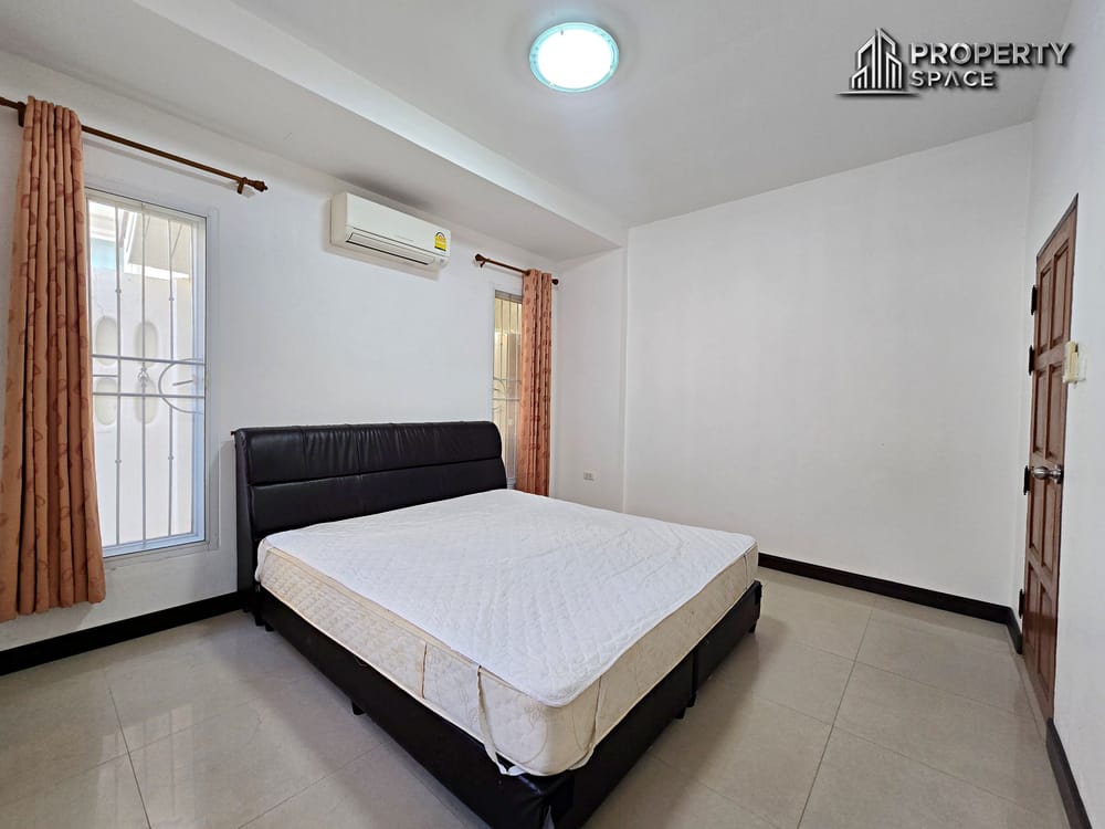 Next to The Chilled Mall Khao Noi Pattaya Corner Plot 3 Bedroom House Image 21