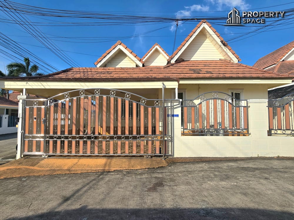 Next to The Chilled Mall Khao Noi Pattaya Corner Plot 3 Bedroom House Image 1