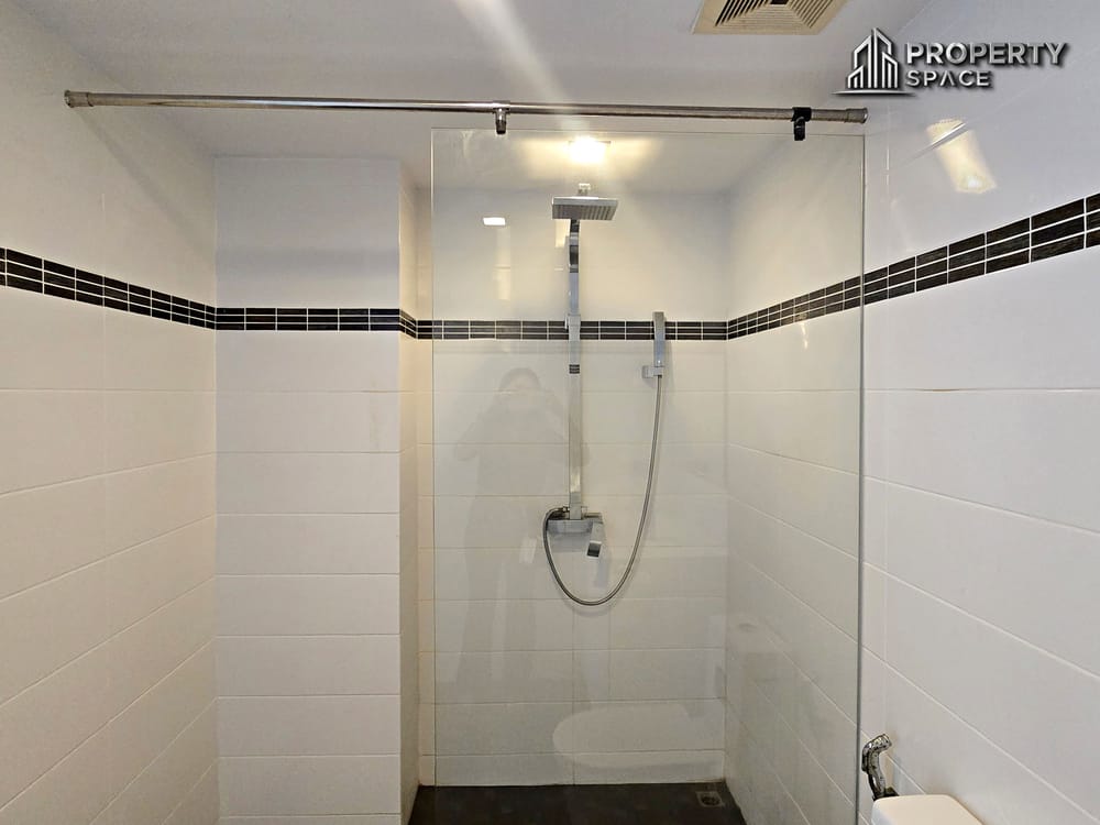 Pool View 45sqm 1 Bedroom Unit In Royal Park 3 Pratumnak Pattaya Image 16