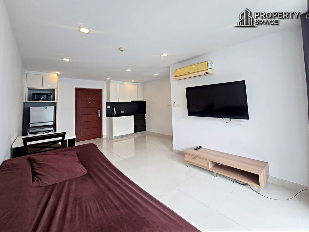 Pool View 45sqm 1 Bedroom Unit In Royal Park 3 Pratumnak Pattaya Image 7