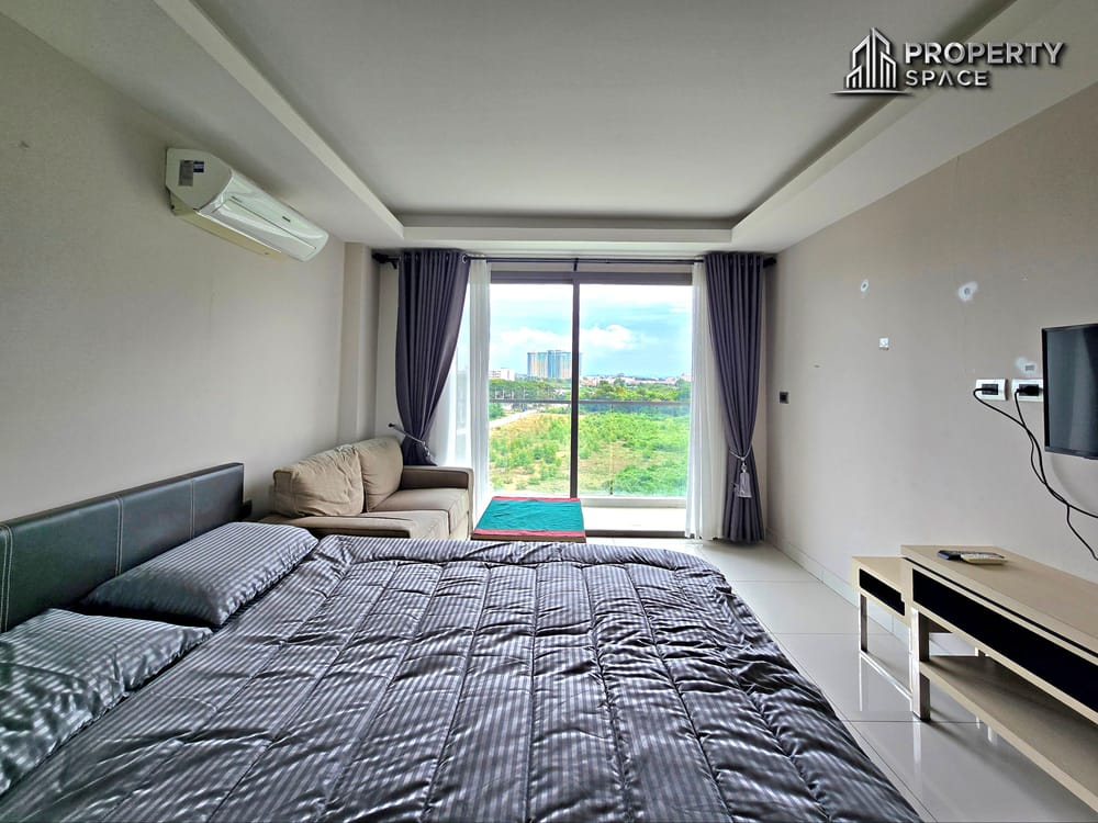 Studio In Laguna Beach Resort 1 Jomtien Resort-Style Condo Image 4