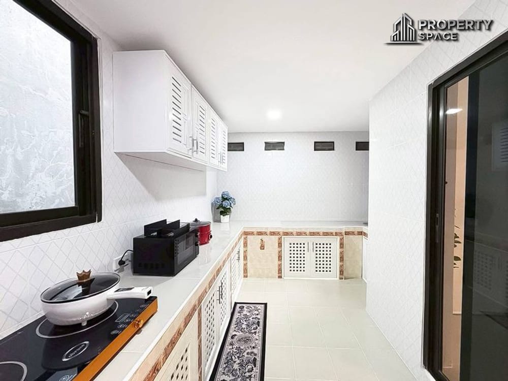 Spacious 5-Bedroom Detached House In Soi Nern Plub Wan Pattaya Image 12