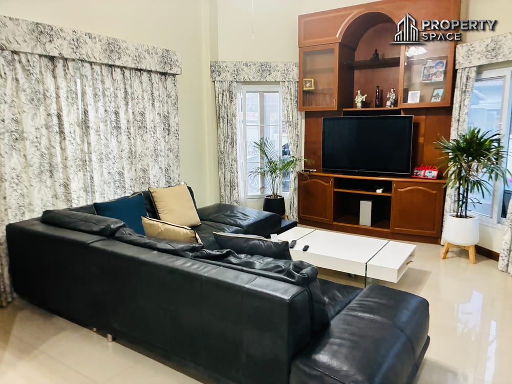 Spacious 3 Bedroom Pool Villa Near International School In East Pattaya Image 8
