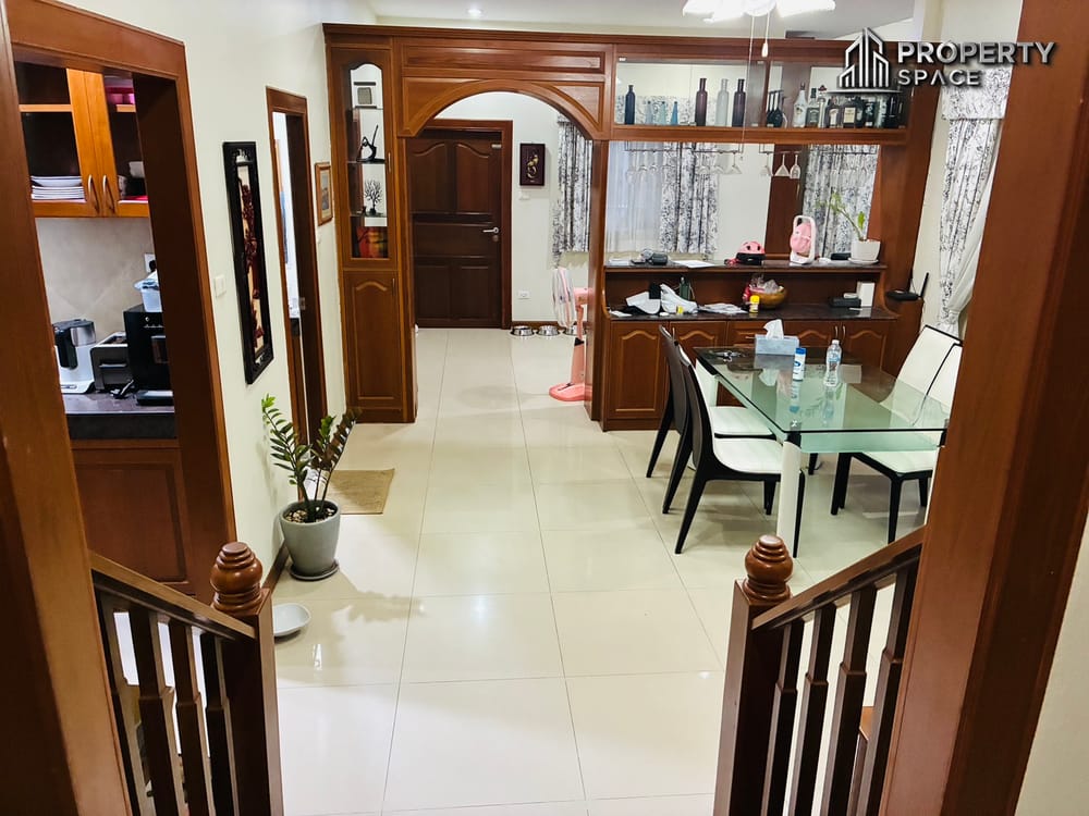 Spacious 3 Bedroom Pool Villa Near International School In East Pattaya Image 20