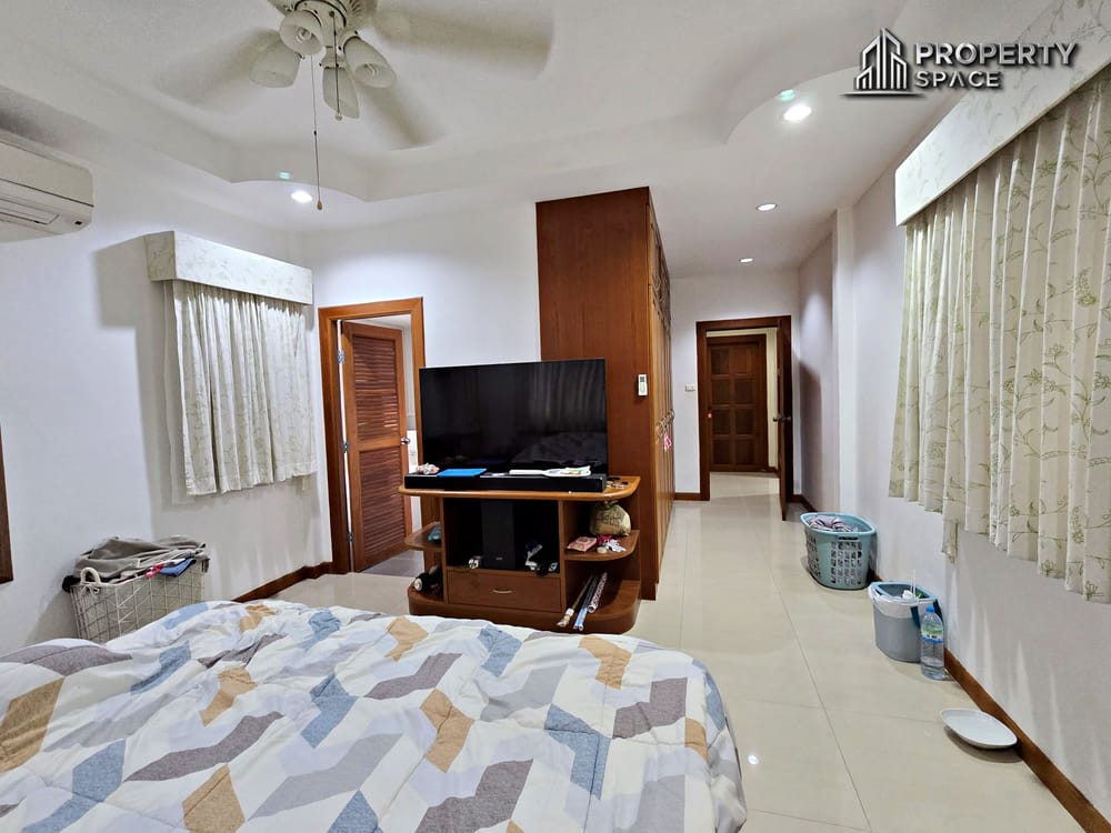 Spacious 3 Bedroom Pool Villa Near International School In East Pattaya Image 24