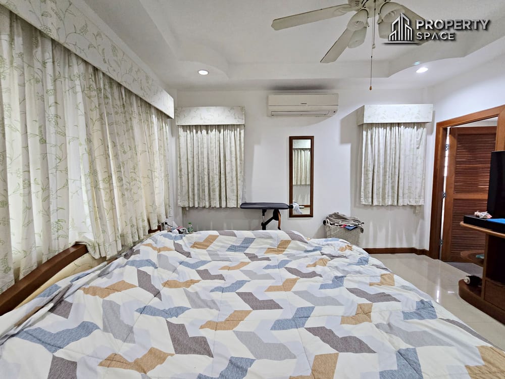 Spacious 3 Bedroom Pool Villa Near International School In East Pattaya Image 22