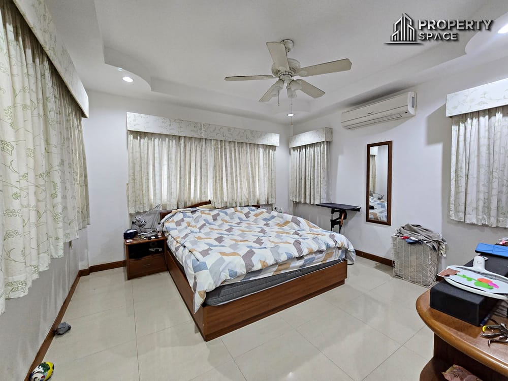 Spacious 3 Bedroom Pool Villa Near International School In East Pattaya Image 21