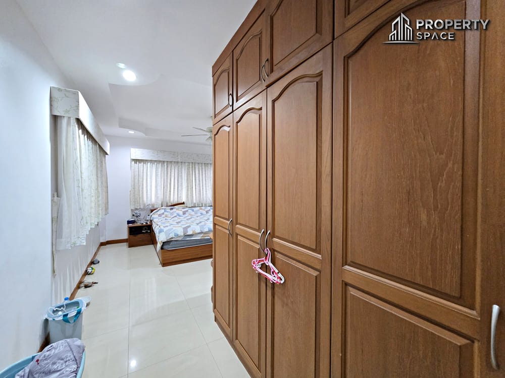 Spacious 3 Bedroom Pool Villa Near International School In East Pattaya Image 25