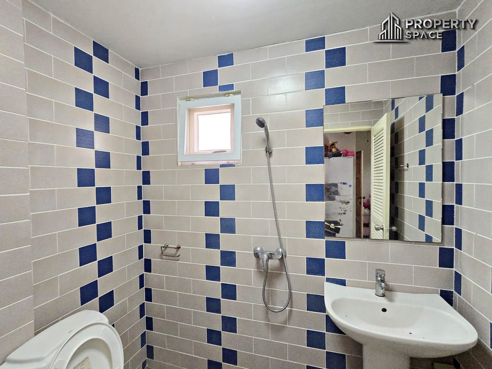 Spacious 3 Bedroom Pool Villa Near International School In East Pattaya Image 31