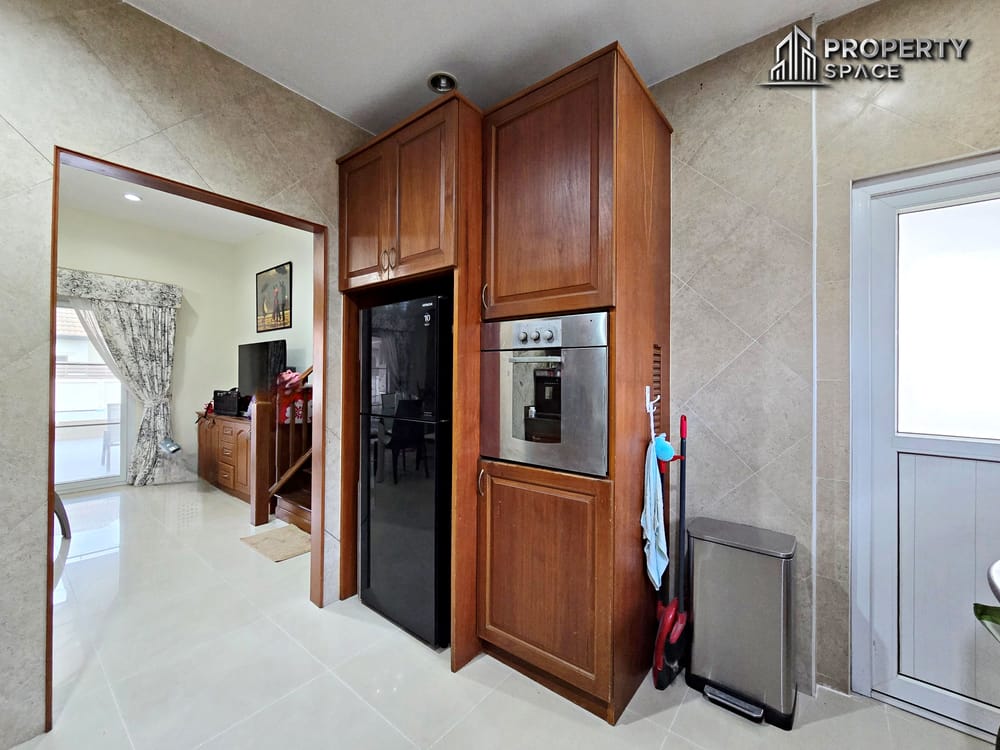 Spacious 3 Bedroom Pool Villa Near International School In East Pattaya Image 18