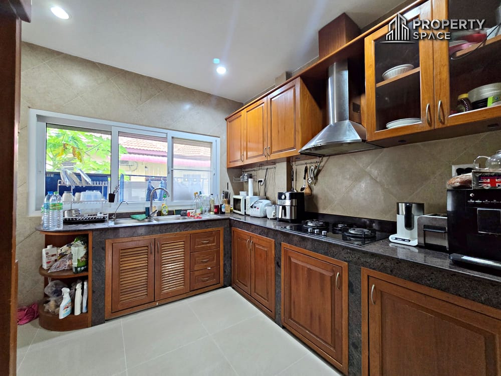 Spacious 3 Bedroom Pool Villa Near International School In East Pattaya Image 17