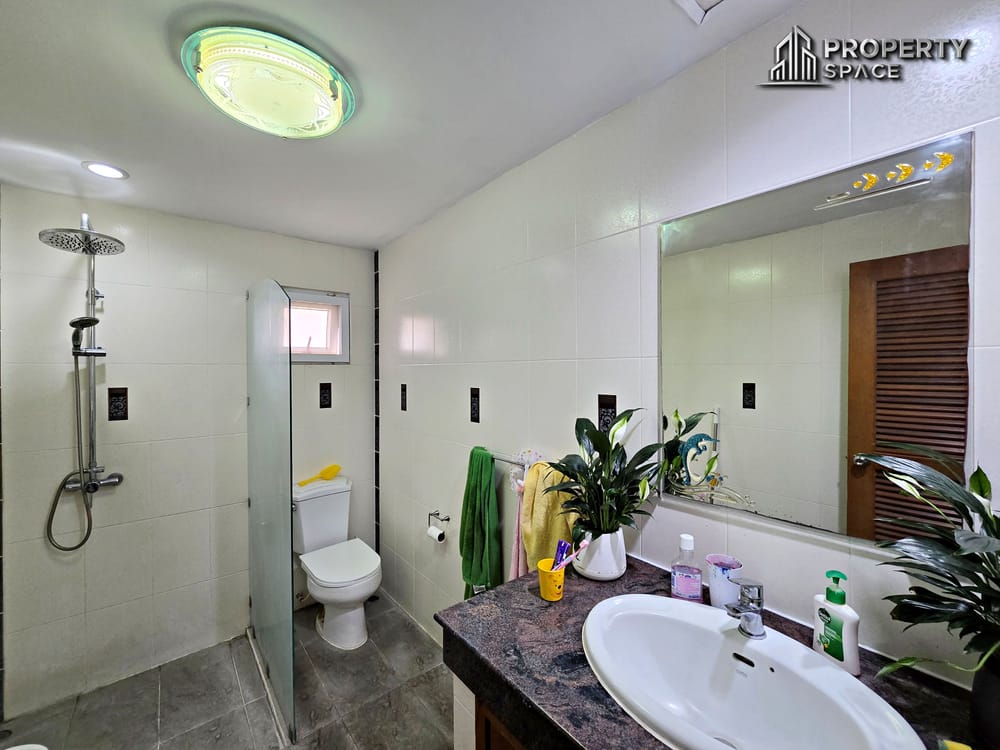 Spacious 3 Bedroom Pool Villa Near International School In East Pattaya Image 19