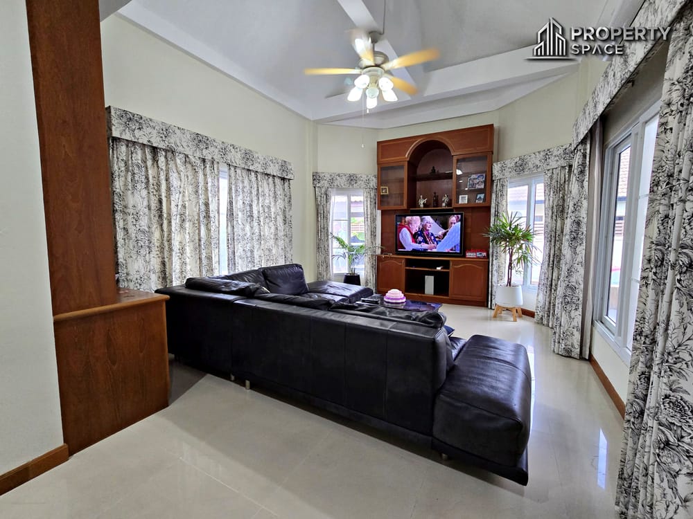 Spacious 3 Bedroom Pool Villa Near International School In East Pattaya Image 7