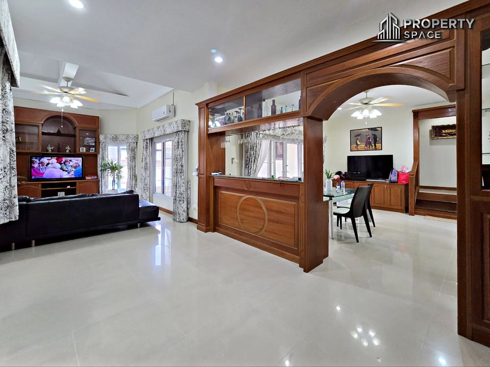 Spacious 3 Bedroom Pool Villa Near International School In East Pattaya Image 6