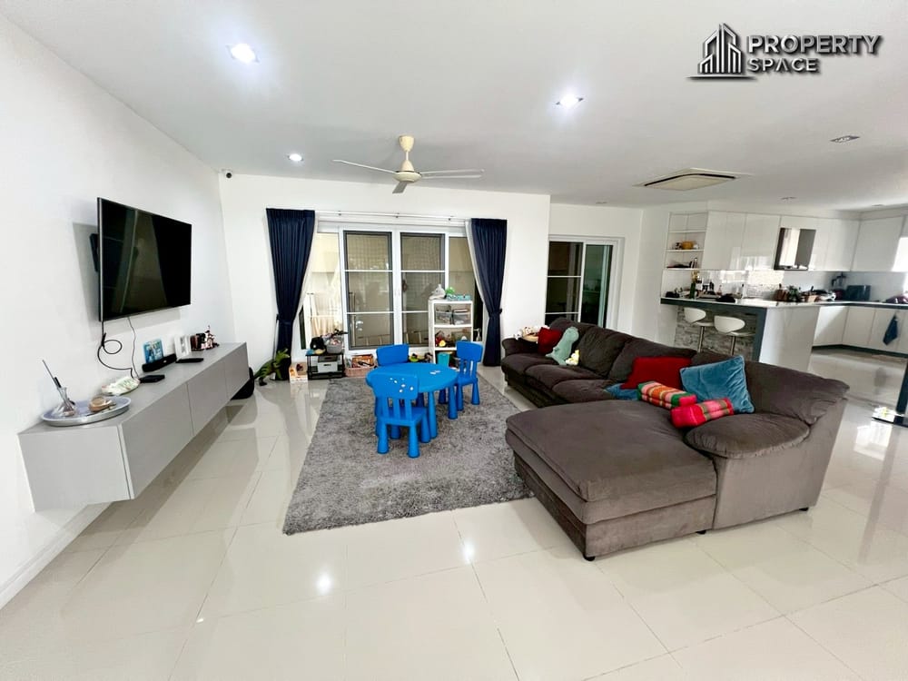 Spacious 4 Bedroom Pool Villa Near Mabprachan Lake Pattaya Image 5