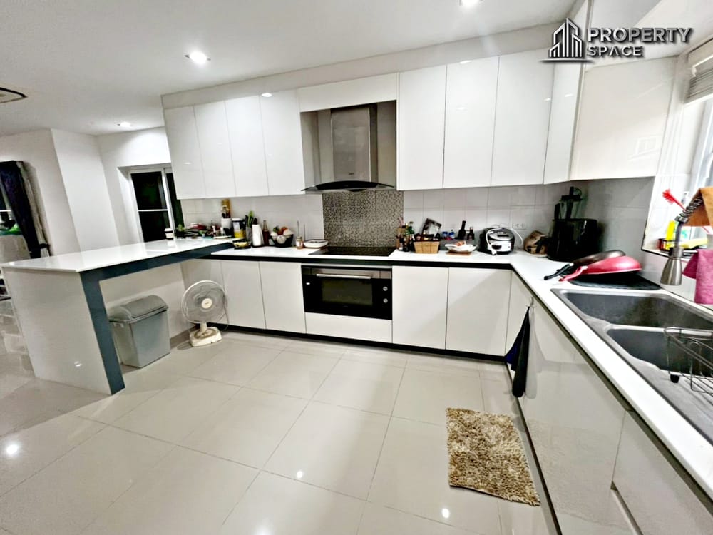 Spacious 4 Bedroom Pool Villa Near Mabprachan Lake Pattaya Image 8