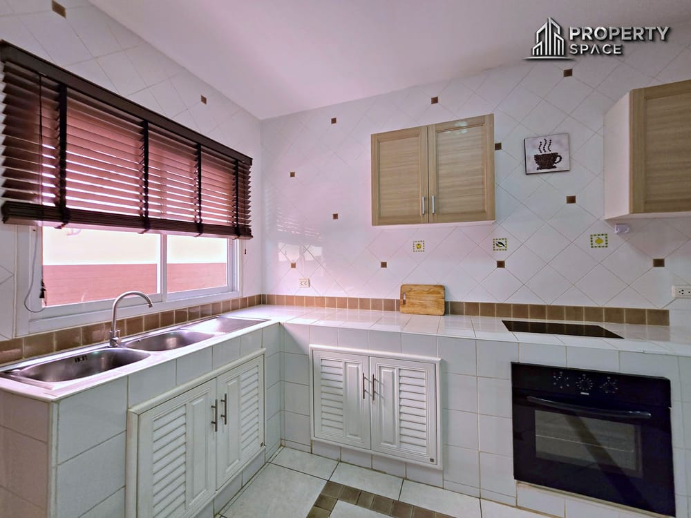 Single Story 3 Bedroom House Near The Chilled Shopping Mall Pattaya Image 9