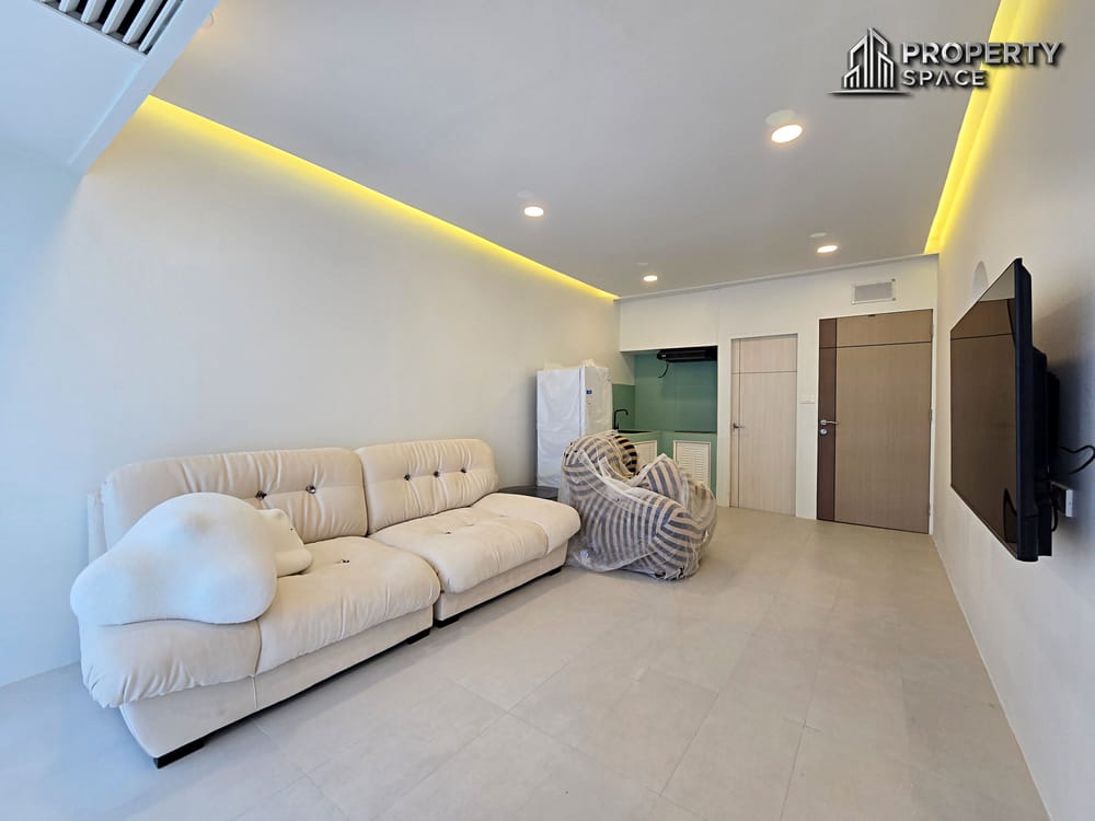 Beachfront Wongamat Pet-Friendly 2-Bedroom Condo In Siam Penthouse 3 Pattaya Image 4