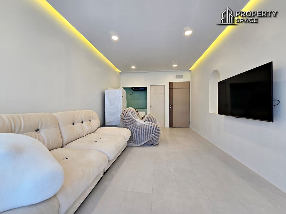 Beachfront Wongamat Pet-Friendly 2-Bedroom Condo In Siam Penthouse 3 Pattaya Image 5