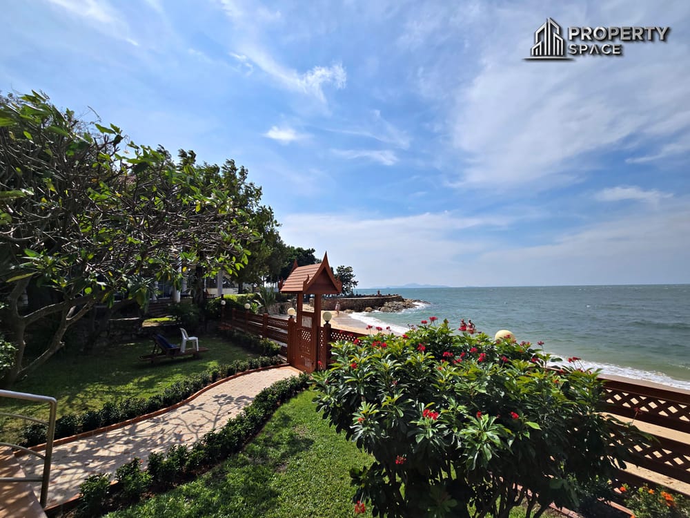 Beachfront Wongamat Pet-Friendly 2-Bedroom Condo In Siam Penthouse 3 Pattaya Image 3