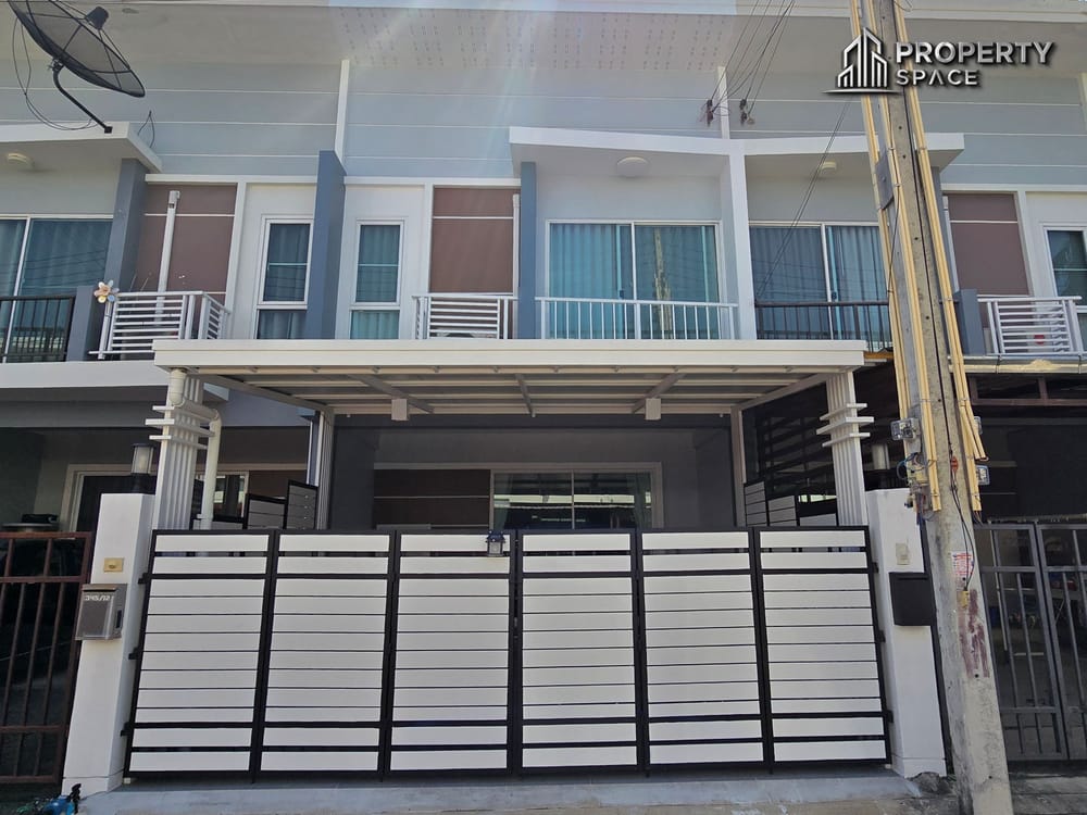 Modern 2 Storey Townhouse 3 Bedrooms in Supalai Bella Siam Country Club Pattaya Image 1