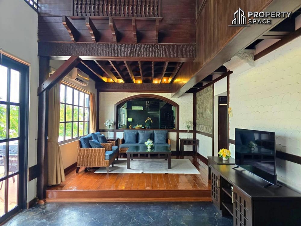 Duplex 3 Bedroom Condo Just 30 Meters From Jomtien Beach For Rent Image 1