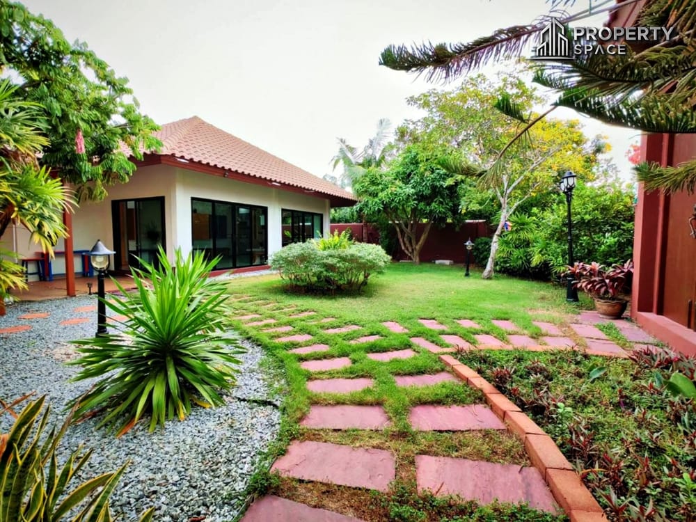 Thai Bali Style 2 Bedroom House With Big Garden In Huai Yai Pattaya Image 4