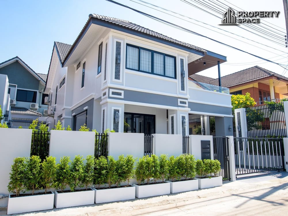 Modern Luxury 2-Storey 4 Bedroom Pool Villa In Central Pattaya For Sale Image 3