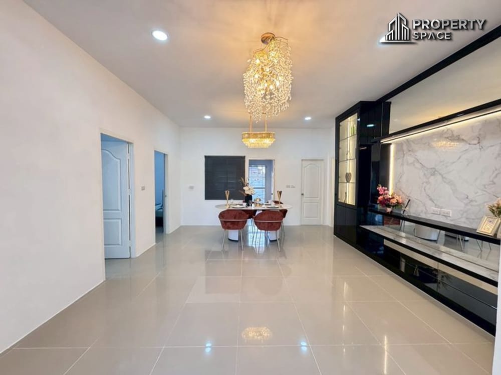 Modern Thai Style 5 Bedroom Pool Villa With Big Garden in Nong Pla Lai Pattaya Image 6