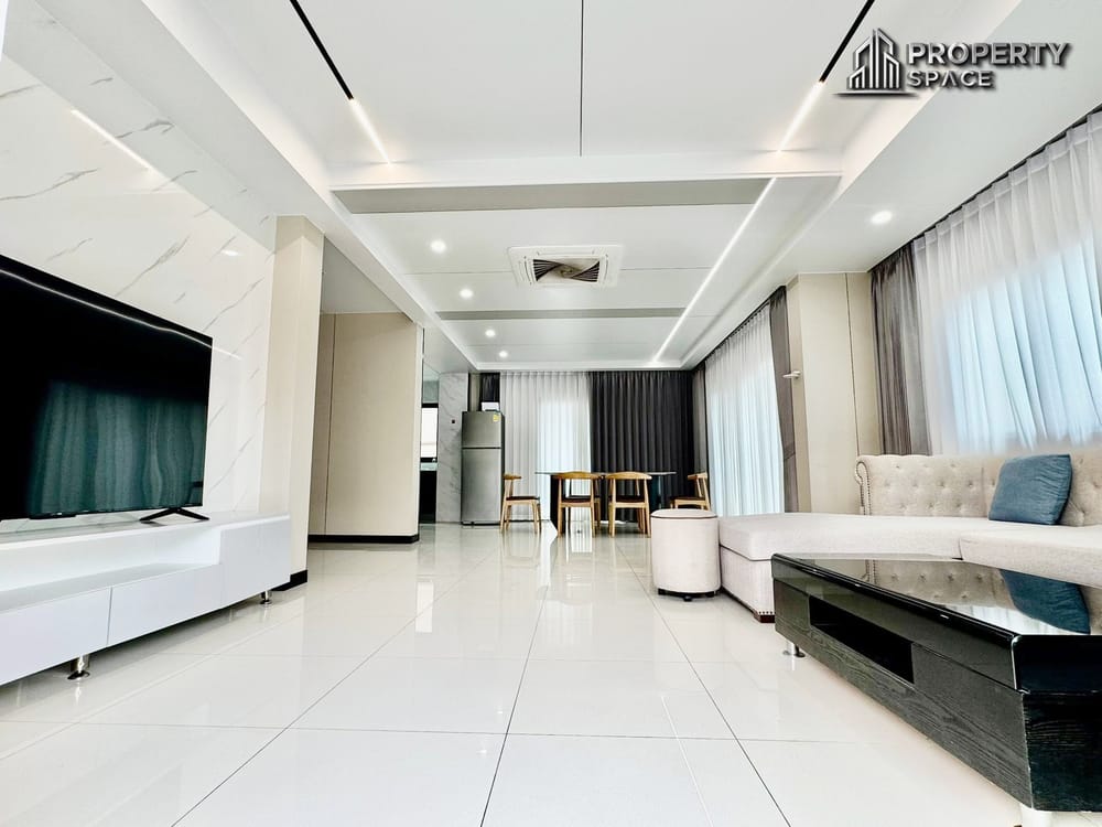 Modern 2 Storey 4 Bedroom Pool Villa in The Lake Huai Yai Pattaya Image 6