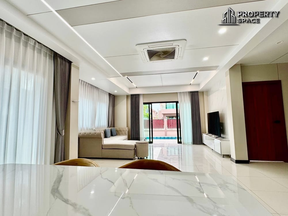 Modern 2 Storey 4 Bedroom Pool Villa in The Lake Huai Yai Pattaya Image 4