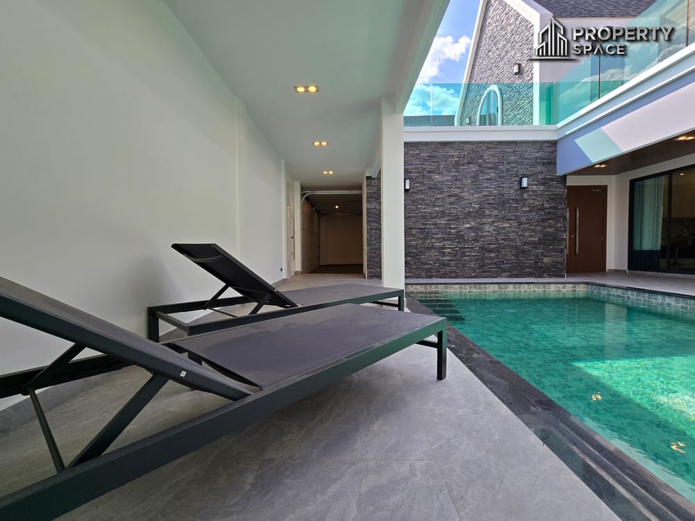 Luxury New 5 Bedroom Modern Pool Villa in Baan Mae Bibury In East Pattaya Image 6