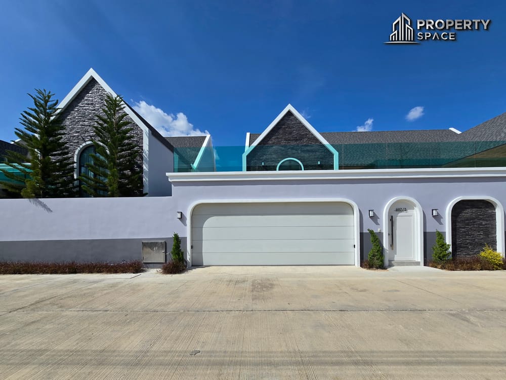 Luxury New 5 Bedroom Modern Pool Villa in Baan Mae Bibury In East Pattaya Image 1