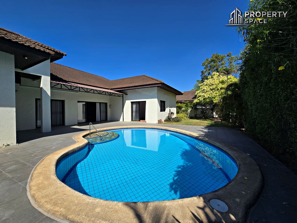 Tropical 4 Bedroom Pool Villa In East Pattaya For Rent Image 1