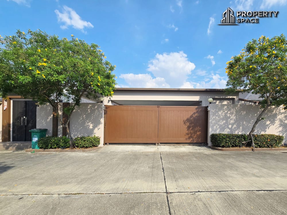 Spacious 5 Bedroom Villa For Sale in Baan Pattaya 5 Huay Yai Image 1