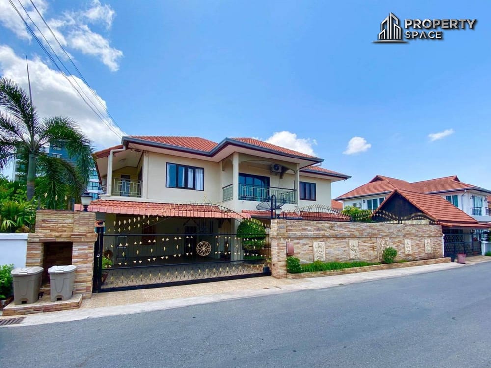 2 Storey 4 Bedroom Pool Villa in Soi Khao Noi Pattaya For Rent Image 1