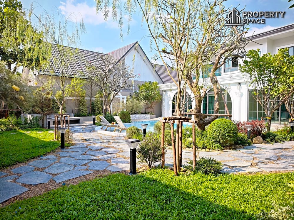 Luxury 5 Bedroom Pool Villa With Huge Land Plot In East Pattaya For Sale Image 6