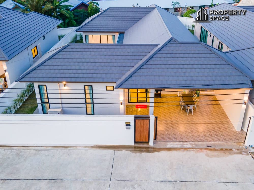 Private 4 Bedroom Pool Villa With Large Garden In Huay Yai Pattaya Image 1