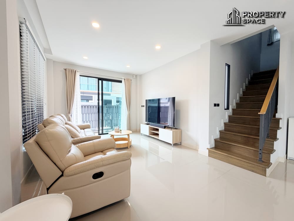 Modern 3-Bedroom House with Private Pool in Soi Siam Country Club For Rent Image 6