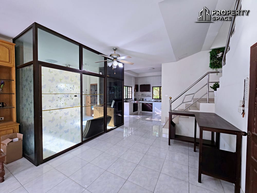 rare-spacious-3-bedroom-house-with-large-garden-in-central-pattaya-for-sale-ps2299 6