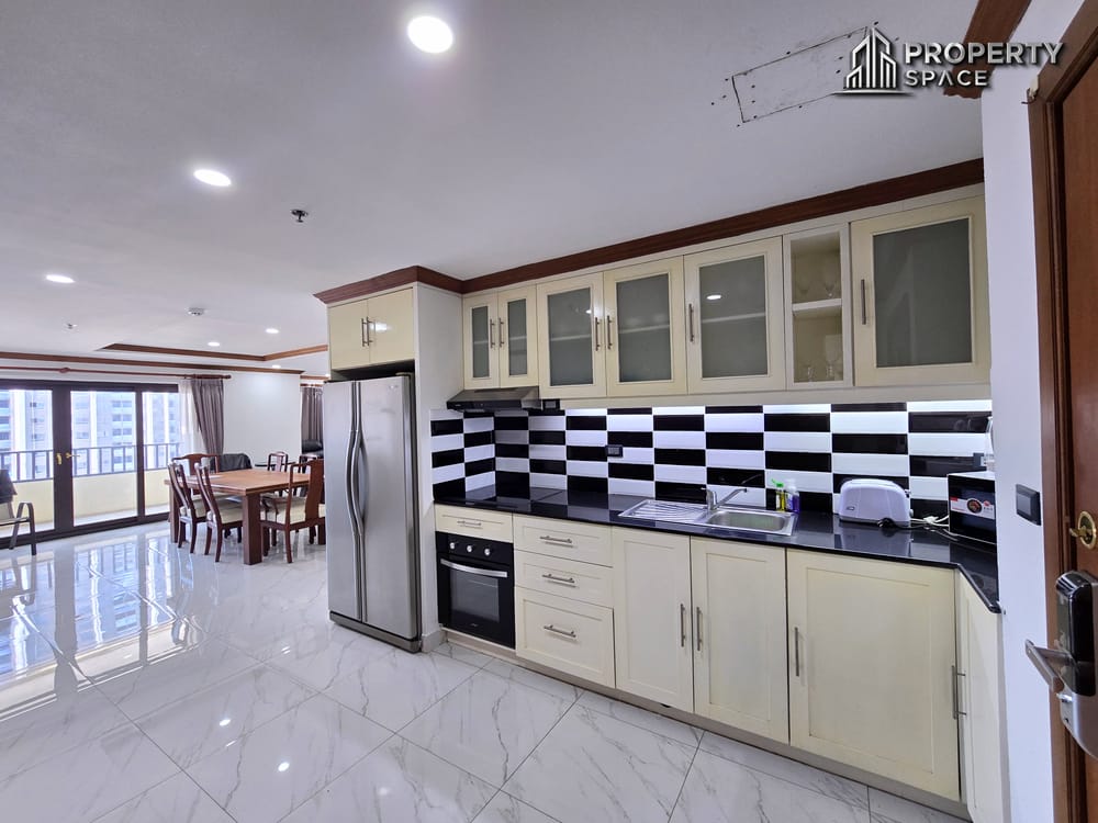 Spacious 2 Bedroom Condo in Thappraya South Pattaya For Rent Image 6